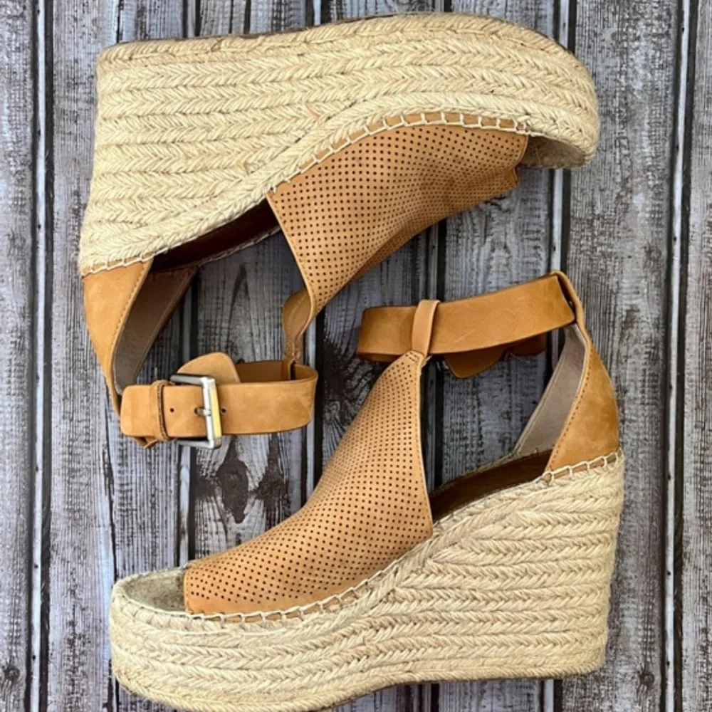 Marc Fisher woman’s Tan‎ perf Leather Espadrille Wedge Plataform Sandals size6.5